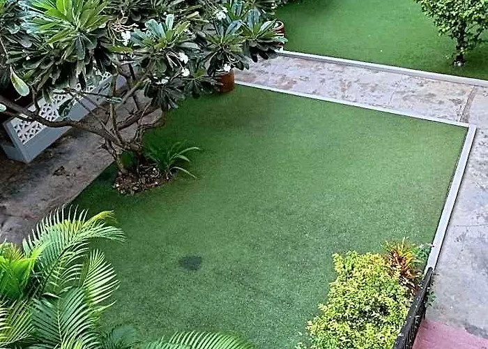 Home Inn Hotel 4*